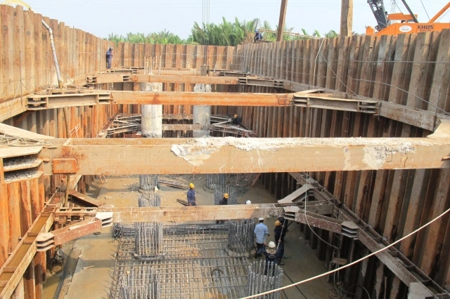 Larsen piles and steel structures for construction